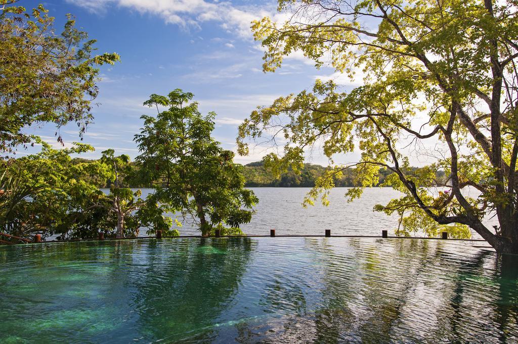 Las Lagunas Boutique Hotel Flores Eksteriør billede